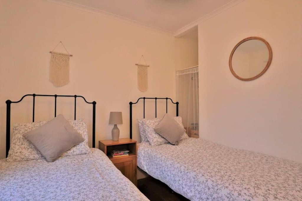 Cute Cottage 4 Mins From Cafes Station And Sea St Leonards-on-Sea ภายนอก รูปภาพ
